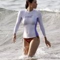 Jessica Biel, sexy en tenue de surf à Porto Rico