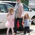 Jennifer Garner en tenue cool avec ses filles