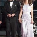 La longue robe blanche de Kate Middleton aux Baftas 2012