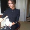 Victoria Beckham joue à la poupée