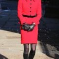 Kate Middleton en tailleur-jupe rouge