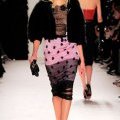 Jupe imprimée en soie blouson fausse fourrure mode hiver 2010 2011 chez Nina Ricci