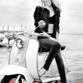 Claudia Schiffer rétro pour Guess