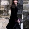 Kate Middleton dans une tenue noire de Sophie Cranston