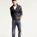 Le jean en denim stone blanchi et le blouson en cuir un ensemble rock de la collection printemps-été 2011 IKKS Men