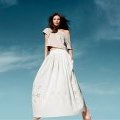 Pull gris-beige et jupe blanche en coton biologique Conscious Collection Femme Printemps-Eté 2011 H&M