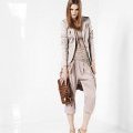 Pantacourt sarouel beige veste blaser et top assorti pochette cuir marron collection femme printemps été 2011 Patrizia Pepe