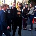 Lady Gaga en soutien-gorge à Perth