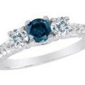 Bague DivaDiamonds avec des diamants bleus en gage d’amour