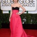Taylor Swift, à la fois glamour et sexy en Carolina Herrera