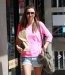 Roots avec le pull rose 