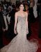 L’actrice Ashley Greene dans une robe Donna Karan