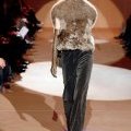 Gilet sans manches en fourrure et pantalon en velours noir Marc Jacobs collection femme automne hiver 2010 2011