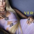 Lady Gaga, égérie Versace