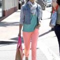 Jessica Alba très colorée dans les rues de Los Angeles
