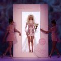 Zahia, en robe de mariée transparente lors de son défilé à Paris !