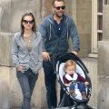 Natalie Portman casual dans les rues de Paris