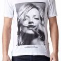 Kate Moss sur un tee-hirt moustachu d'Eleven Paris