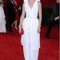 Leighton Meester en robe blanche Bottega Veneta.