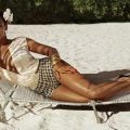 Beyoncé, égérie de H&M pose aux Bahamas