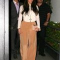 Kim Kardashian adopte la mode extra-large