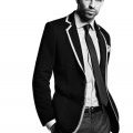 Gerard Piqué en blazer cravate pour HE by Mango collection homme 2011