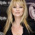 Kate Moss maquillage léger cheveux longs et frange tendance 2011