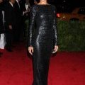 Rihanna en robe croco