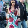 Katy Perry et sa teinture violette au festival musical de Coachella 