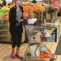 Jessica Alba et sa fille Haven font le marché