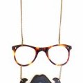 Le sautoir lunettes-moustache de Justine Clenquet