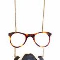 Le sautoir lunettes-moustache de Justine Clenquet