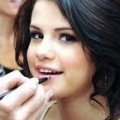 Selena Gomez, la star à copier côté make-up