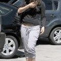 Mila Kunis déambule à Los Angeles dans un look négligé