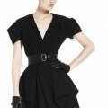 Robe noire drapée col V femme Alexander McQueen mode Collection automne hiver 2010 2011