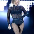 Beyoncé, en body ultra sexy sur la scène des Grammy Awards