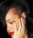 Rihanna sort ses griffes