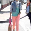 Jessica Alba très colorée dans les rues de Los Angeles