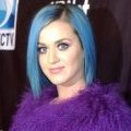 Katy perry adopte le bleu roi