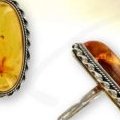 Bague ancienne avec une pierre d'ambre couleur miel de forme ovale