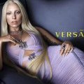 Lady Gaga, égérie Versace