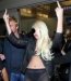 Lady Gaga, look vulgaire et geste insolent en public