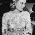 Grace Kelly porte le bandeau