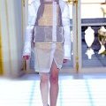 Robe épaisse futuriste collection Balenciaga femme automne hiver 2010 / 2011