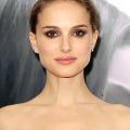 Maquillage beauté Natalie Portman adopte le Smoky eyes avec une bouche nude