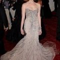 L'actrice Ashley Greene dans une robe Donna Karan