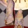 Escarpins en dentelle inspirés de Cendrillon signés Louboutin