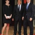 Carla Bruni Sarkozy dans une robe intemporelle Tara Jarmon noire au G8 de Deauville