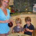 Britney Spears dans sa cuisine avec ses enfants