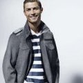 Le footballeur Cirstiano Ronaldo présente CR7